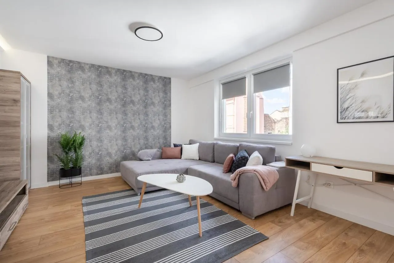 The Rose Garden Apartments - Budapeste 0*,